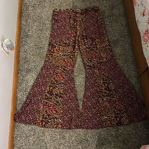 SO pull in flare bottom pants size large